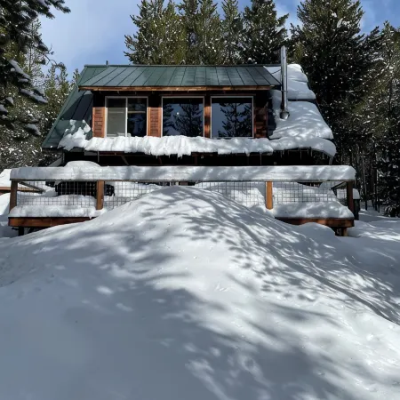 The Cabin at Crescent Creek.Best of the Central Oregon area at Crescent Lake!