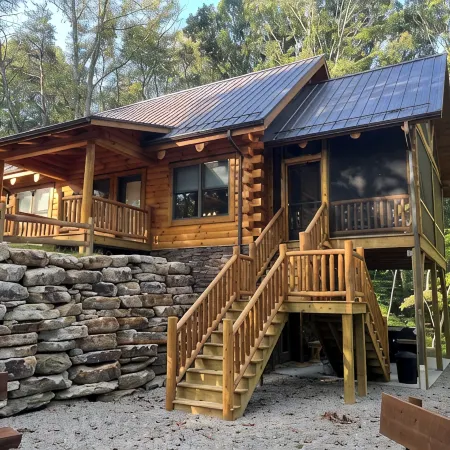"Hilltop Hideaway" - A "GEM" in beautiful Hocking Hills !