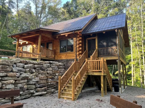 "Hilltop Hideaway"  - A "GEM" in beautiful Hocking Hills ! - シャレー