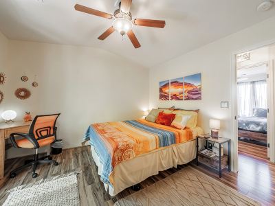 Well appointed condo close to trails with pool and hot tub. Enjoy the views