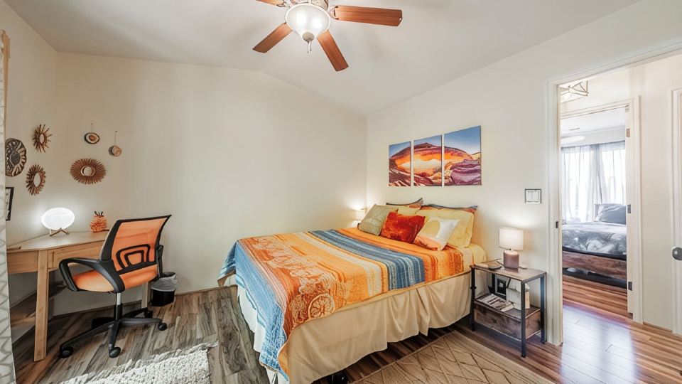 Well appointed condo close to trails with pool and hot tub. Enjoy the views