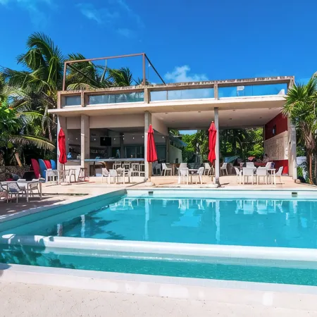 3 Bdrm. townhouse in gorgeous Akumal with WiFi & AC. Beach Club steps away!