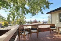 Modern Home with Game Room, Private Yard, Panoramic Views, 5B Sleeps 8+ - Boutique