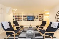 Urban Chic in Lower Pacific Heights - Bungalows