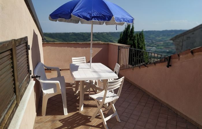 Nice and quiet panoramic apartment in a small village not far from the beaches