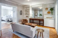 Remodeled Historical Unit With King Bed Walking Distance To Many Attractions!