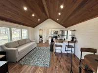 Cozy 102 Cabin 1 bdrm on Smith Lake Located beside Smith Lake Park Boat Ramp
