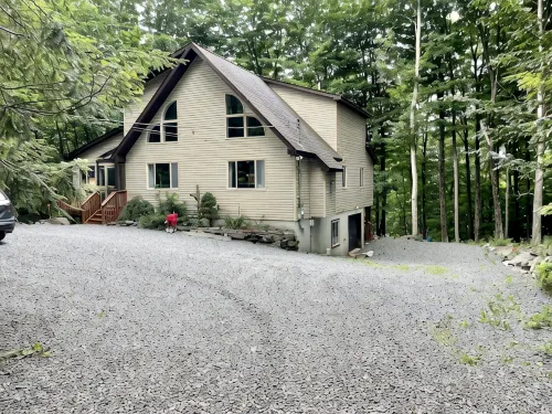 The Hideout Chalet Hot Tub & Fire Pit