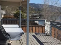 Beautiful 5 Bedroom, 3 bath waterfront home on Clearlake w/private hot tub Hotels in Nice