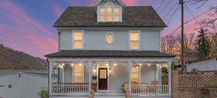 Historic Home w/ Sauna, HotTub, Speakeasy & Game Room Hotels in Morgan County