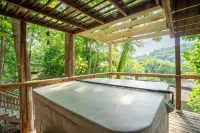 NAPA Suite • Hot Tub • Downtown • Original Art - 4-Star