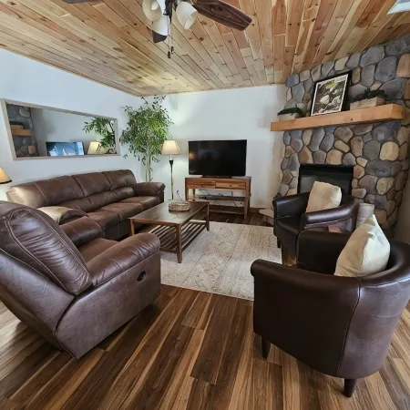 Waters Edge Condo -2 bed 2 bath