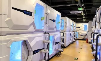 Chengdu Tianfu Airport Squint for a while space capsule hotel