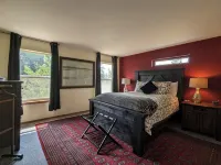 Large, Comfortable Home | Sleeps 8 | On the Clearwater River | Dog Friendly - Homestays