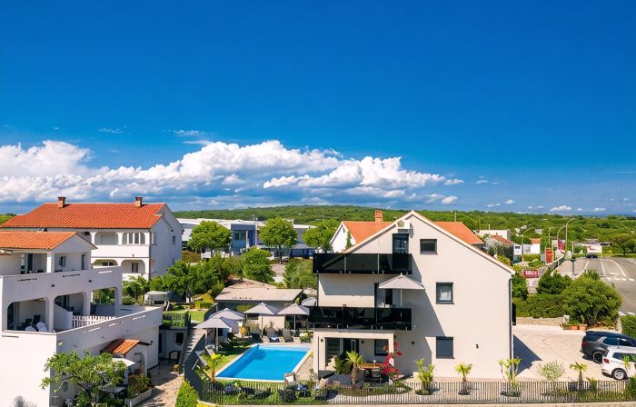 Villa LuiSole - Apartment °1 with heated saltwater pool, family-friendly