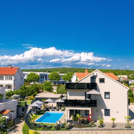 Villa LuiSole - Apartment °1 with heated saltwater pool, family-friendly