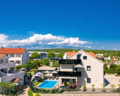 Villa LuiSole - Apartment °1 with heated saltwater pool, family-friendly Hotels in Krk