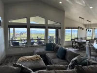 NEW Bear Lake home minutes from Garden City, GORGEOUS views, and Private Hot Tub