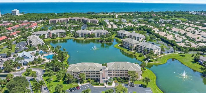 Jupiter Bay Resort Condo, steps to the beach! Comfortably sleeps family of 4! Hotels in Jupiter