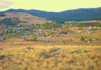 Relax in "Big Sky" Style just 3 blocks from the Symes Mineral Soaks! - 3-Star