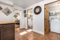 Large & Private w/King Bed Great Location