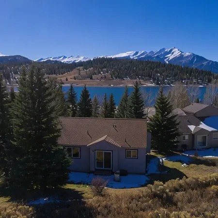 Panoramic Mountain View Retreat w/ Hot Tub - 3/3 Designer Home Hike and Bike!