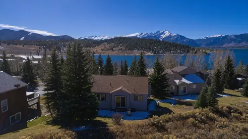 Panoramic Mountain View Retreat w/ Hot Tub - 3/3 Designer Home Hike and Bike! - Vuoristonäköala