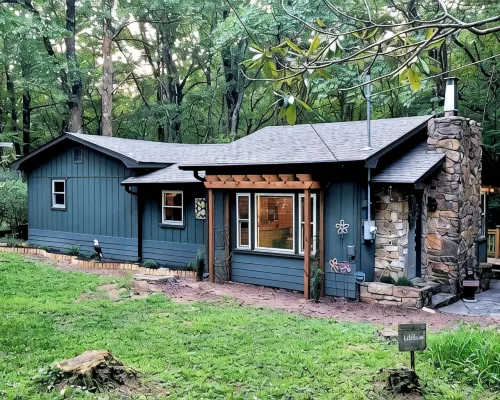 Get Cozy & take in the beauty of Groundhog Mountain @ the Cozy Doe! Hotels in Patrick County