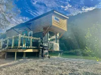 Tiny House on Upper Iowa River w/ hot tub - Wi-Fi