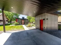 Modern Tiny Home Steps from the Heart of Fruita 프루이타 호텔