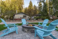 Lakefront Haven: Lakeland Village Golf! - 3-Star