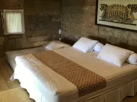Rumah Jawa Antik Hotel di Cijeruk