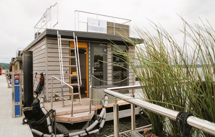 Houseboat Fjord Serina with bio-sauna and roof terrace in Schleswig