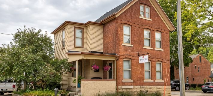 The Dubuque House - Historic Downtown Location Hotels in Dubuque