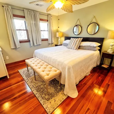 Sunset Ridge-Sleeps 16-Panoramic Lake Cumberland Views-3 Decks-Jamestown Marina