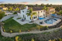 Resort-style Home with stunning views, pool, hot tub, putting green - Pools