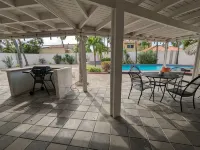 Huge Villa!Walk to Beach, Casinos, and Restaurants.Private Pool & Swim-up Bar. - Private Pools