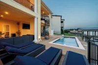 The Palms at Chesswood - Luxury, Pool, & Dock! - 5 étoiles