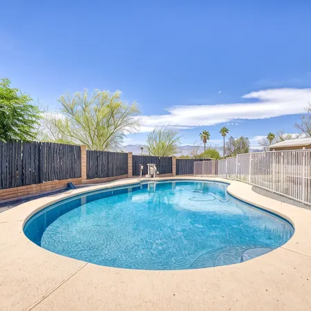 East Tucson - Large family home with pool and spa!