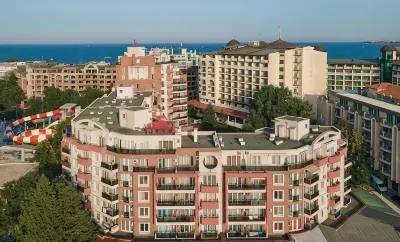 Admiral Plaza Holiday Apartments فنادق في 