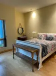 Semi-lake front on Shuswap lake with private beach dock and bouy. - Jacuzzi