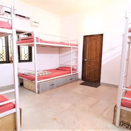 Rootsvilla Vagator - Longstays, Coworking Backpacker's Hostel