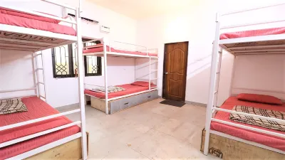 Rootsvilla Vagator - Longstays, Coworking Backpacker's Hostel โรงแรมใน