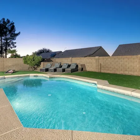 L'Amore: A Spacious 4-bedroom pool house in lovely Chandler