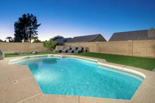 L'Amore: A Spacious 4-bedroom pool house in lovely Chandler
