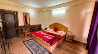 Yolo Social - the Social House & Cowork - Manali - شرفة