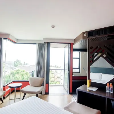 The Sez Hotel Bangsaen Отели рядом с достопримечательностью «Гора Кхао-Саммук»