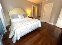 ☆KING BED☆ Family Friendly - Walk to Zoo & Waterpark; Near Downtown & Midtown - 3 stjerner