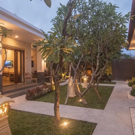 The Cozy Haven Sanur Отели рядом с достопримечательностью «Пляж Сегара»