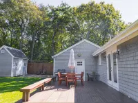 Relax by Oak Bluffs Harbor, enjoy your 3-bedroom East Chip retreat Hotels in Oak Bluffs
